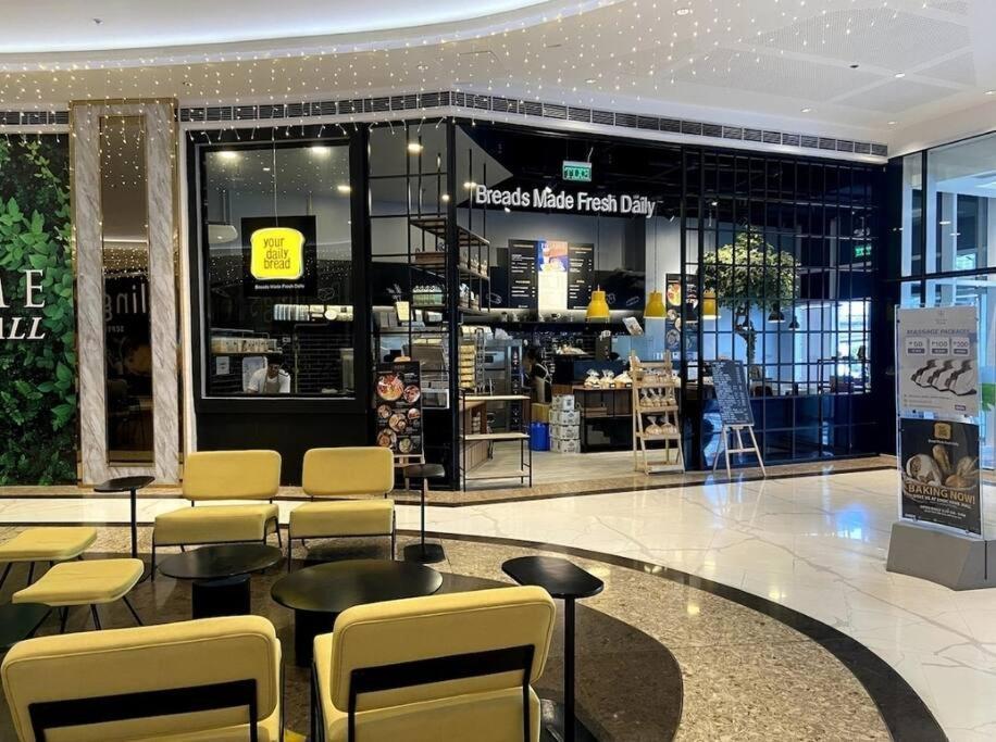 One Bedroom Unit Fame Residences Tower 4 *