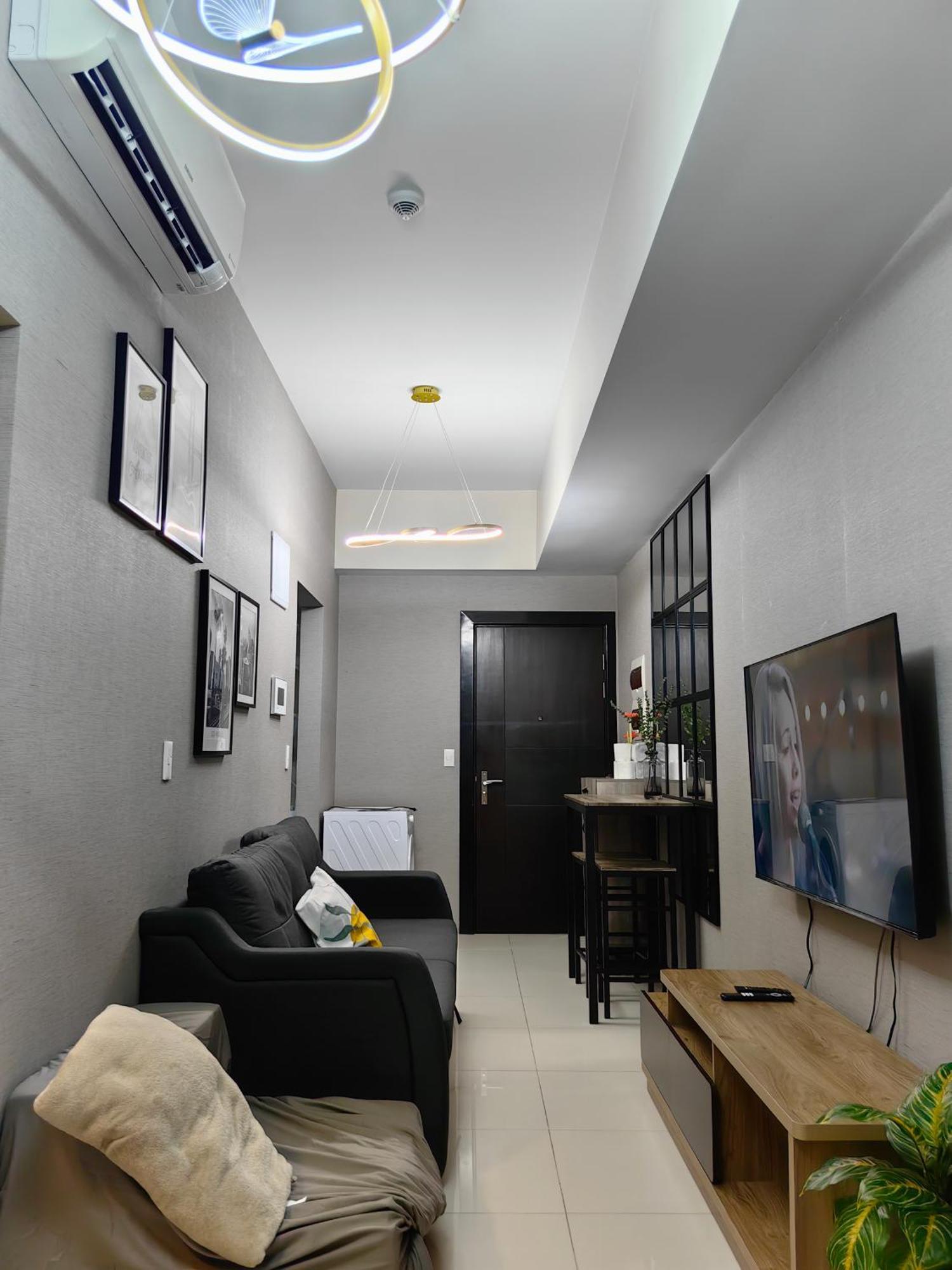 Cozy 1br With Balcony And Netflix In Uptown Bgc *