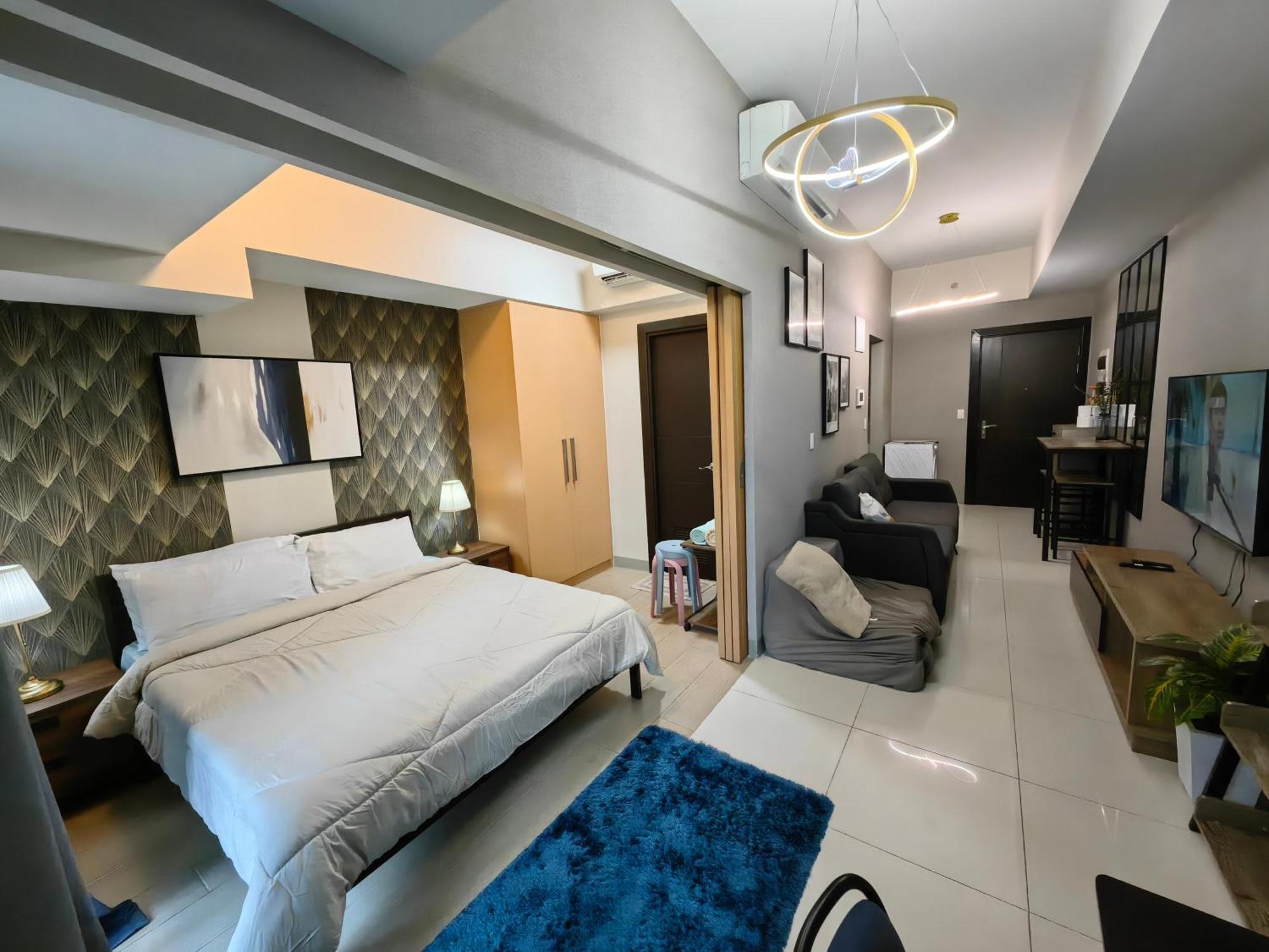 Cozy 1br With Balcony And Netflix In Uptown Bgc * Manila
