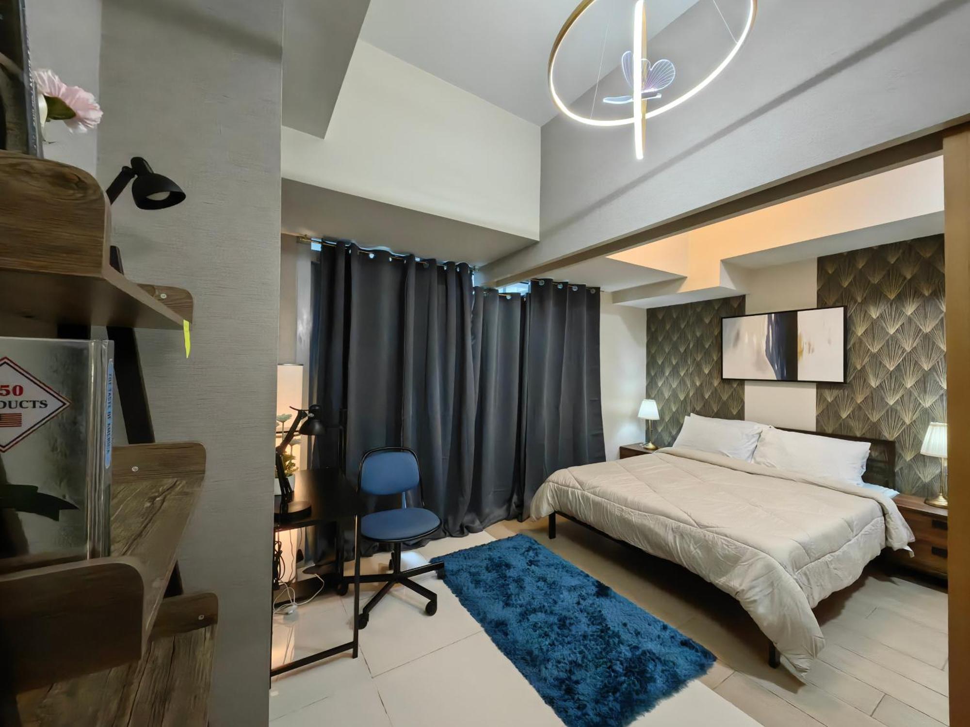 Cozy 1br With Balcony And Netflix In Uptown Bgc Apartment *