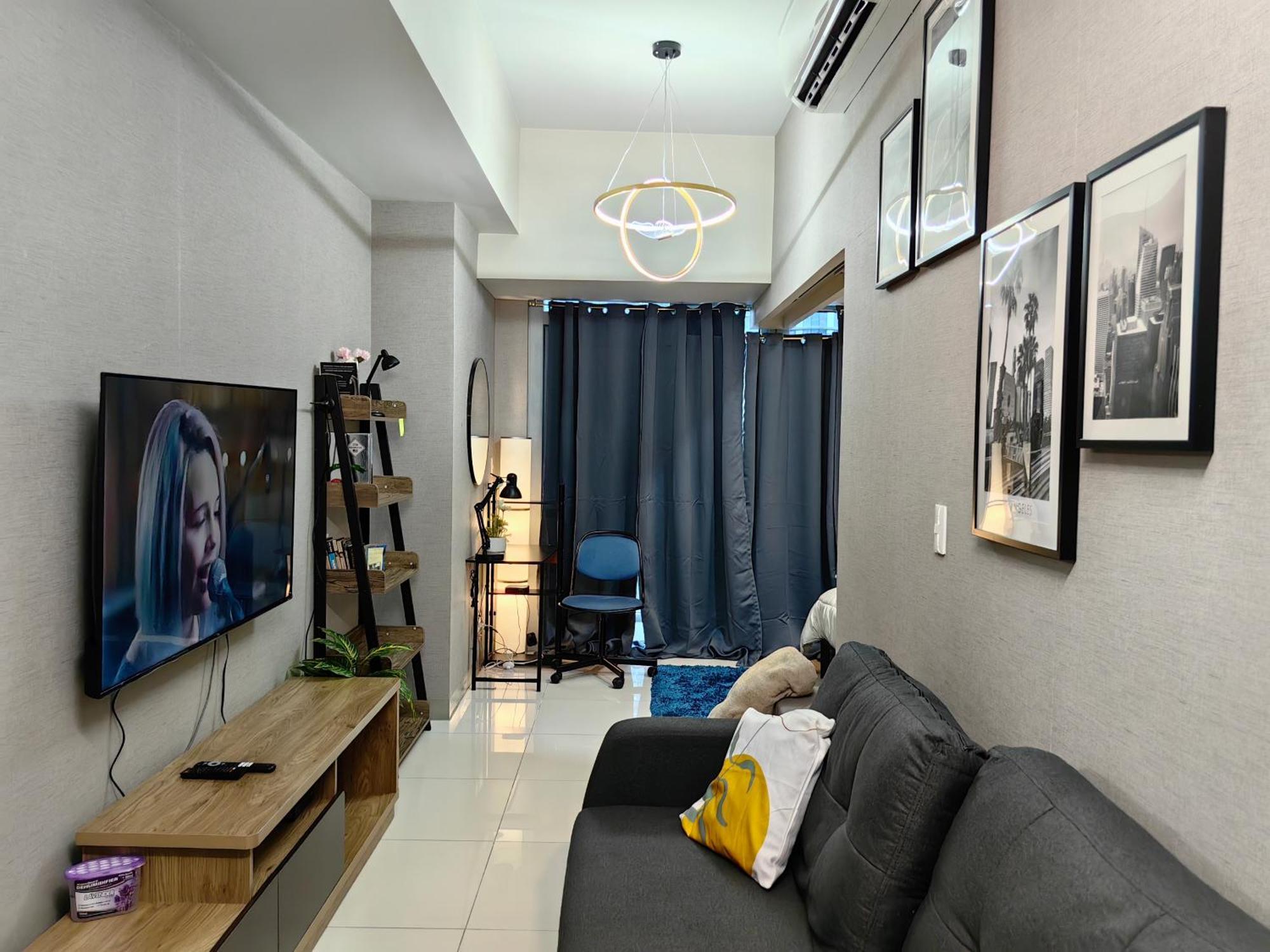 Apartment Cozy 1br With Balcony And Netflix In Uptown Bgc *