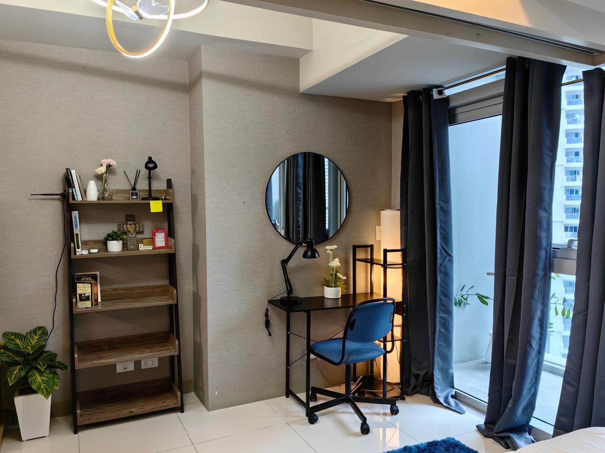 Cozy 1br With Balcony And Netflix In Uptown Bgc Manila