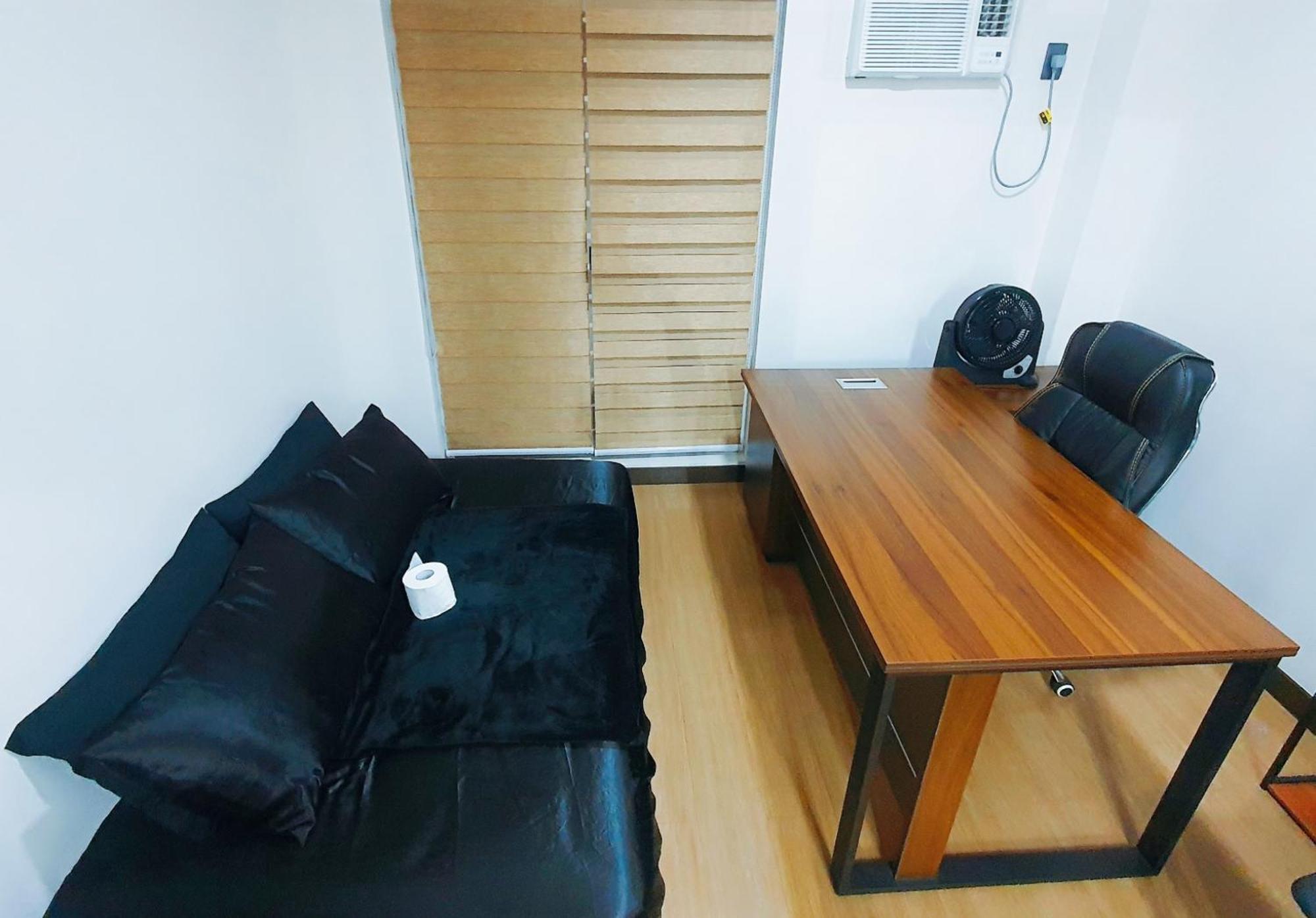 Bachelors Pad At The Celandine * Manila