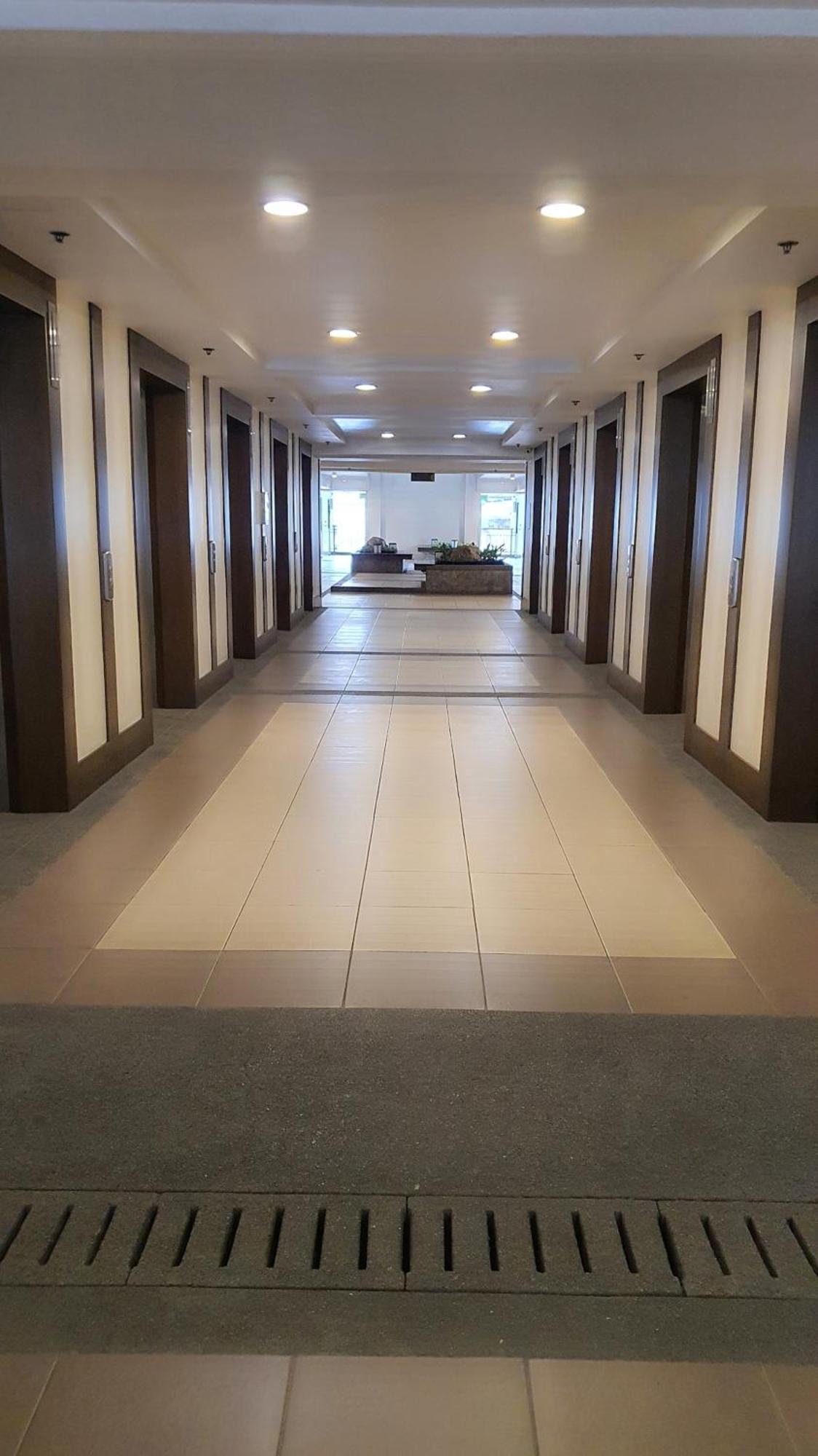 Bachelors Pad At The Celandine Apartment Manila