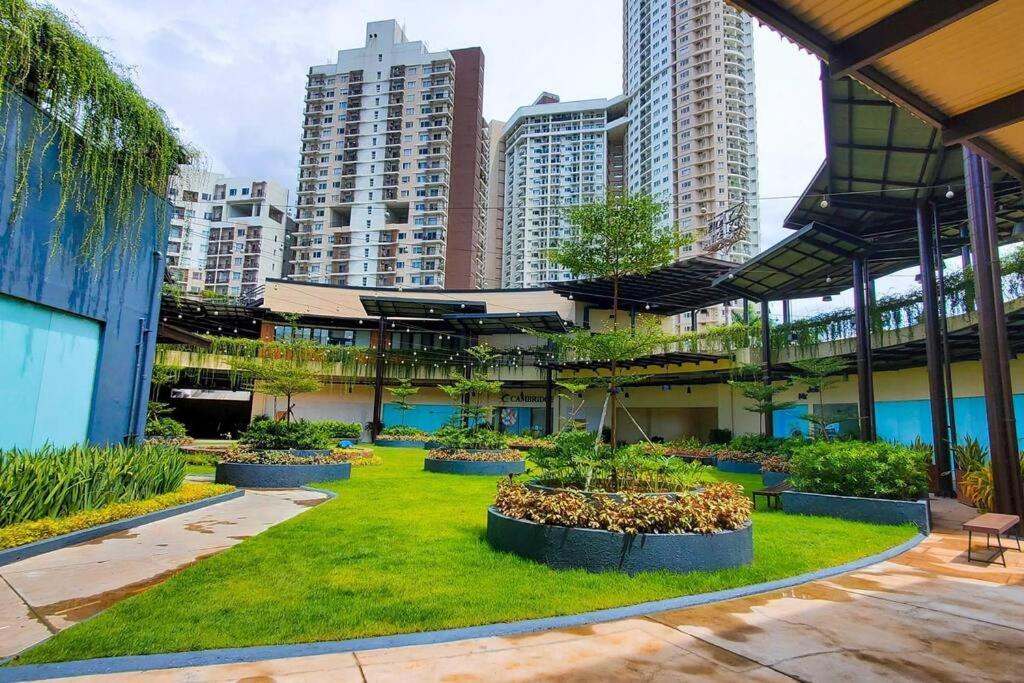 Circuloverde Pool Netflix Pet Friendly Freeparking Apartment Manila