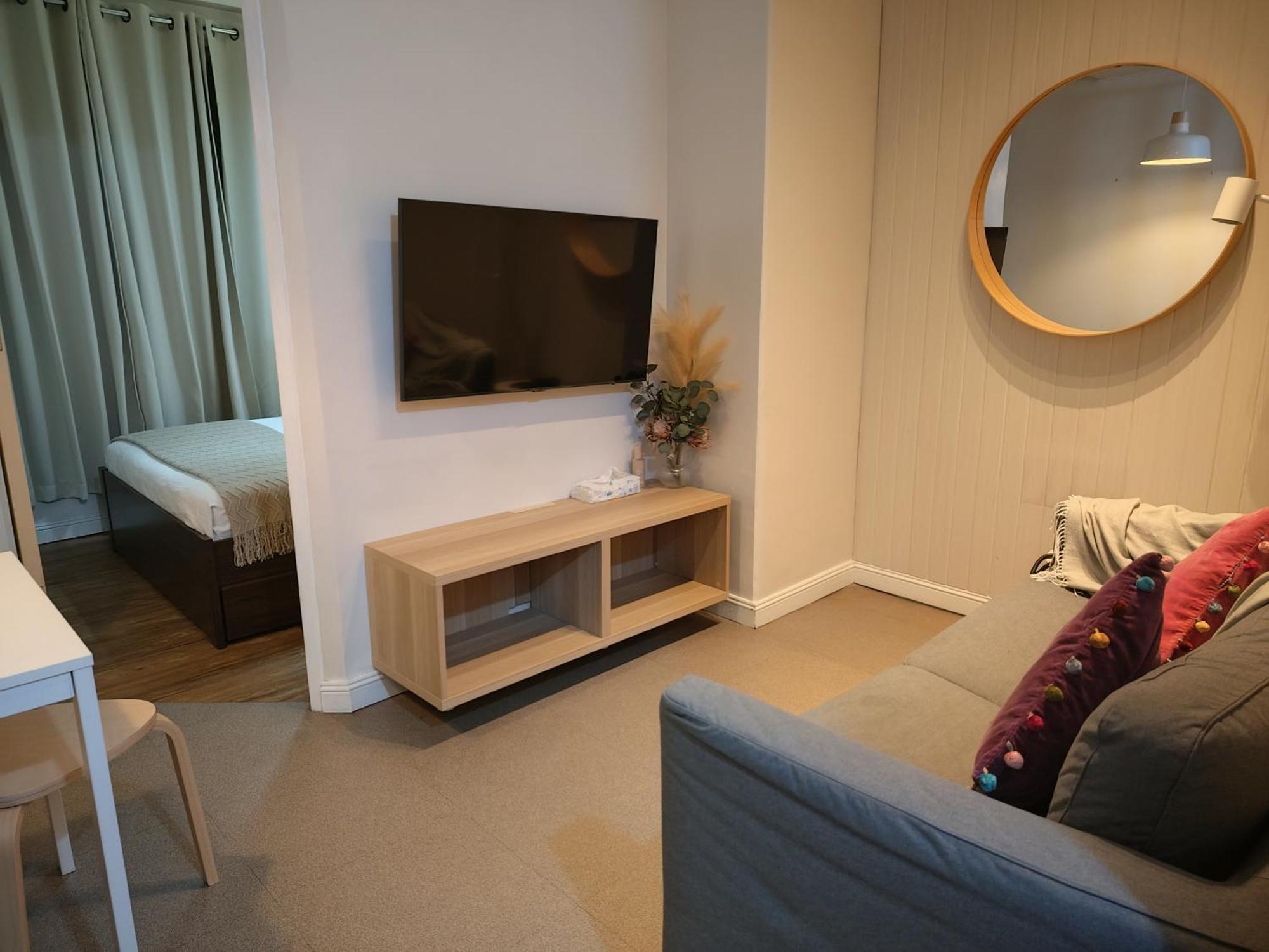 Fully Furnished Unit In Bay Area Manila