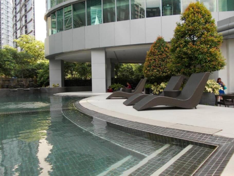 Prime Avant Bgc Location By Ph Staycation *