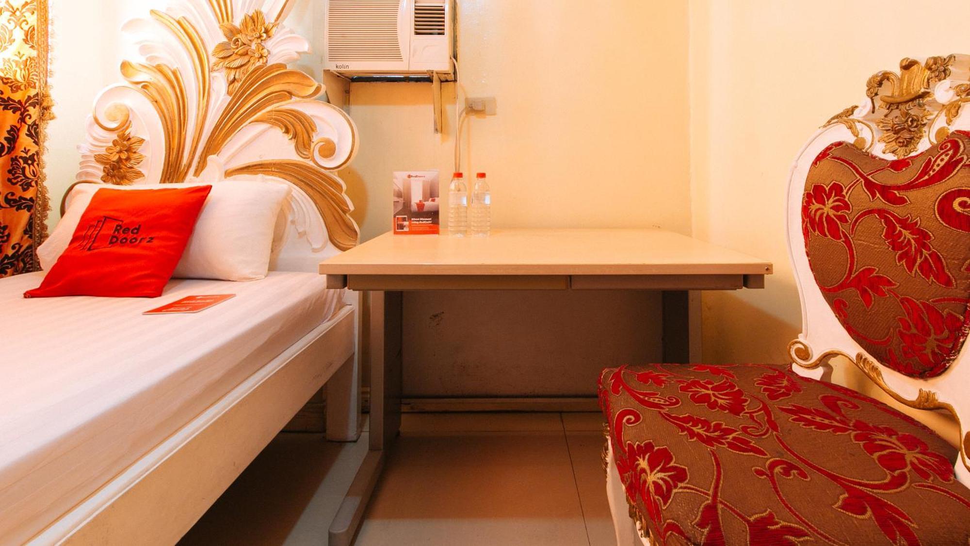 Hotel Reddoorz At Venetian Manila
