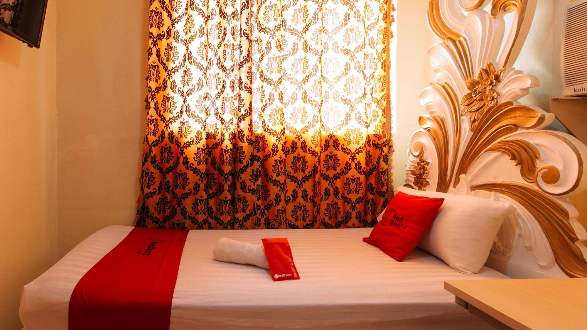 Hotel Reddoorz At Venetian Manila