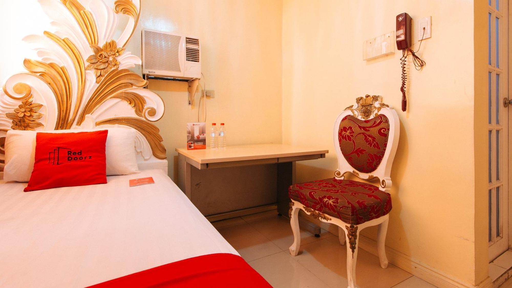 Reddoorz At Venetian Manila