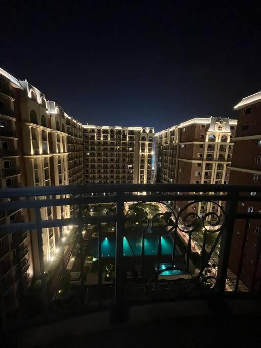Apartment Cozy 1-br Retreat Near Moa Pool View Manila