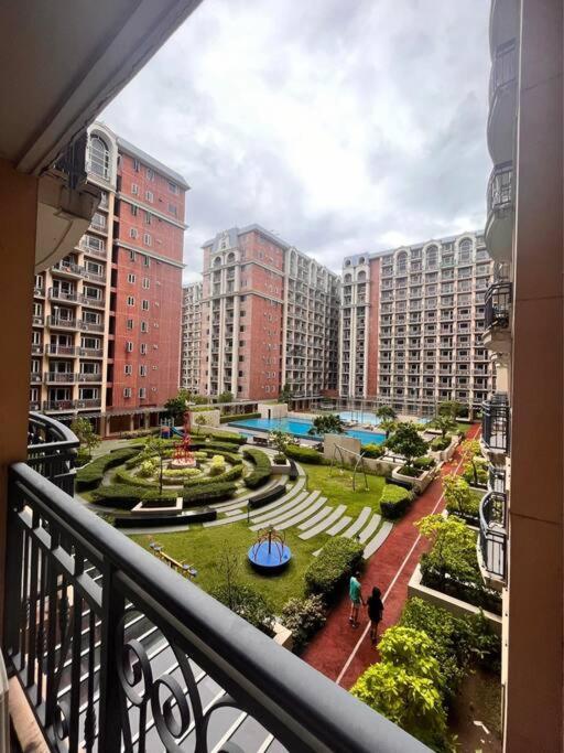 Cozy 1-br Retreat Near Moa Pool View Apartment
