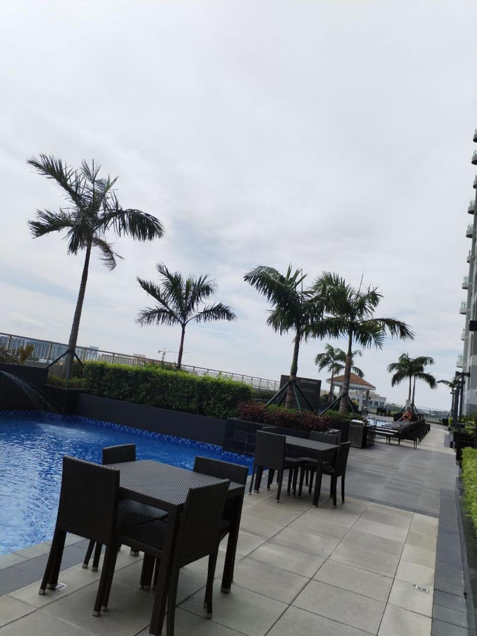 Near Moa Good For Sleeping With Bayview,sofa And Wifi 3146 * Manila