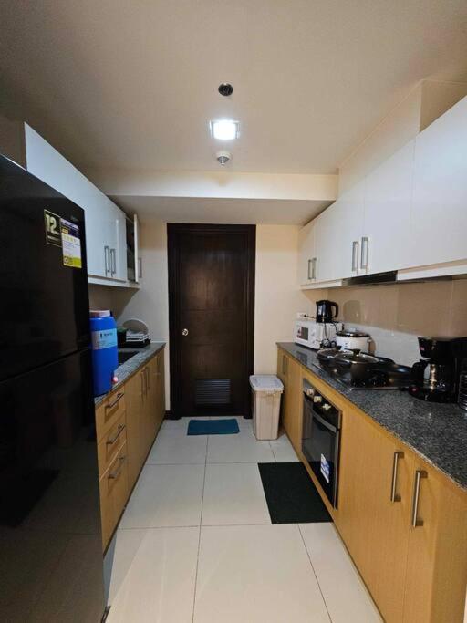 Spacious 3br In Uptown Bgc - Walking Distance To Malls And Restaurants