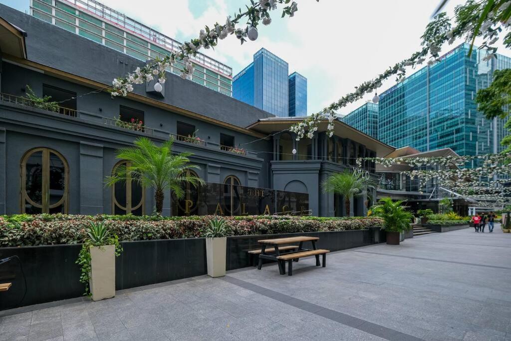Spacious 3br In Uptown Bgc - Walking Distance To Malls And Restaurants *