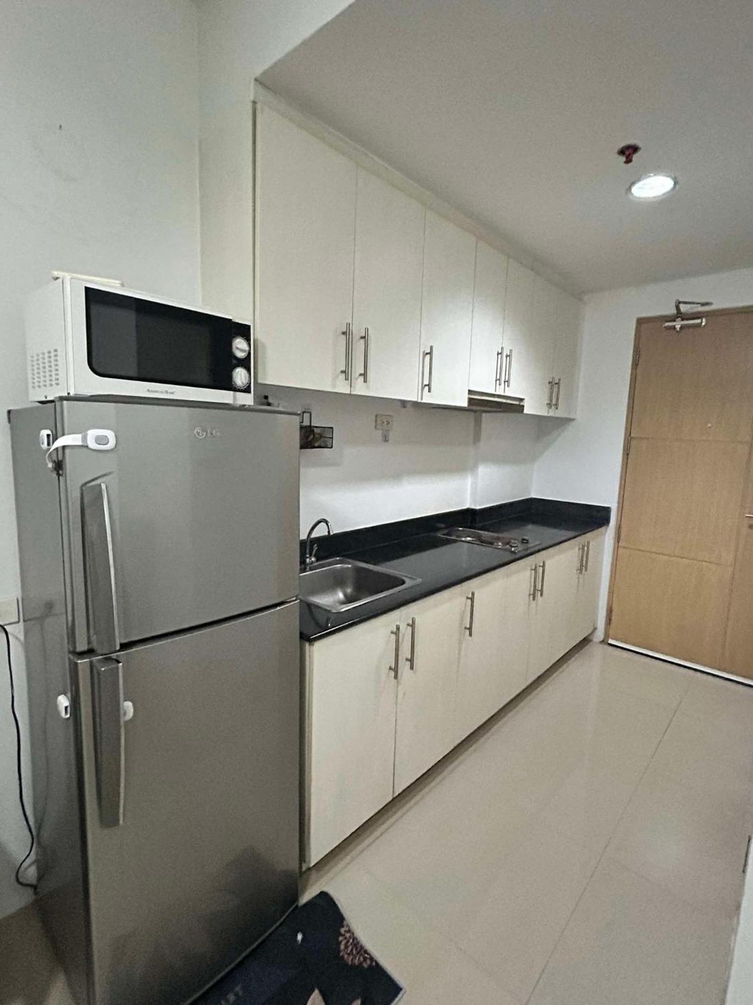 Sea Residences Affordable Staycations Apartment *