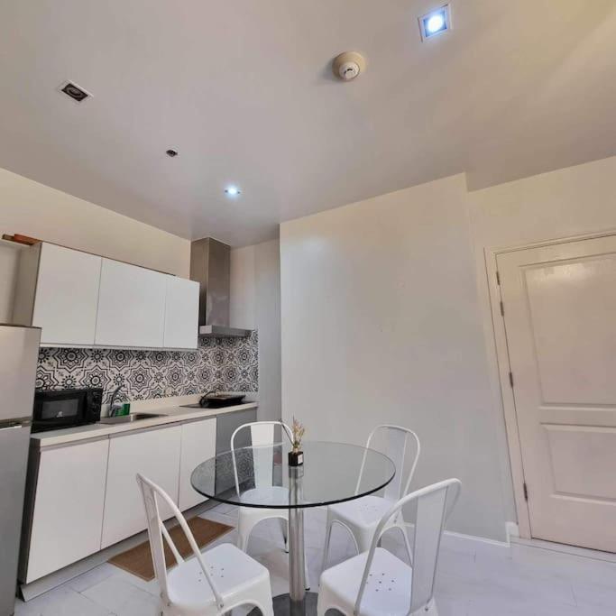 Cozy Two Bedroom Flat In The Gramercy Residences Manila