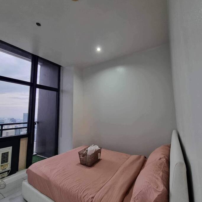 Cozy Two Bedroom Flat In The Gramercy Residences