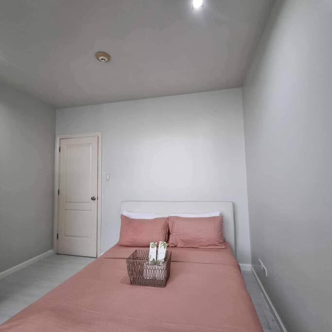Cozy Two Bedroom Flat In The Gramercy Residences