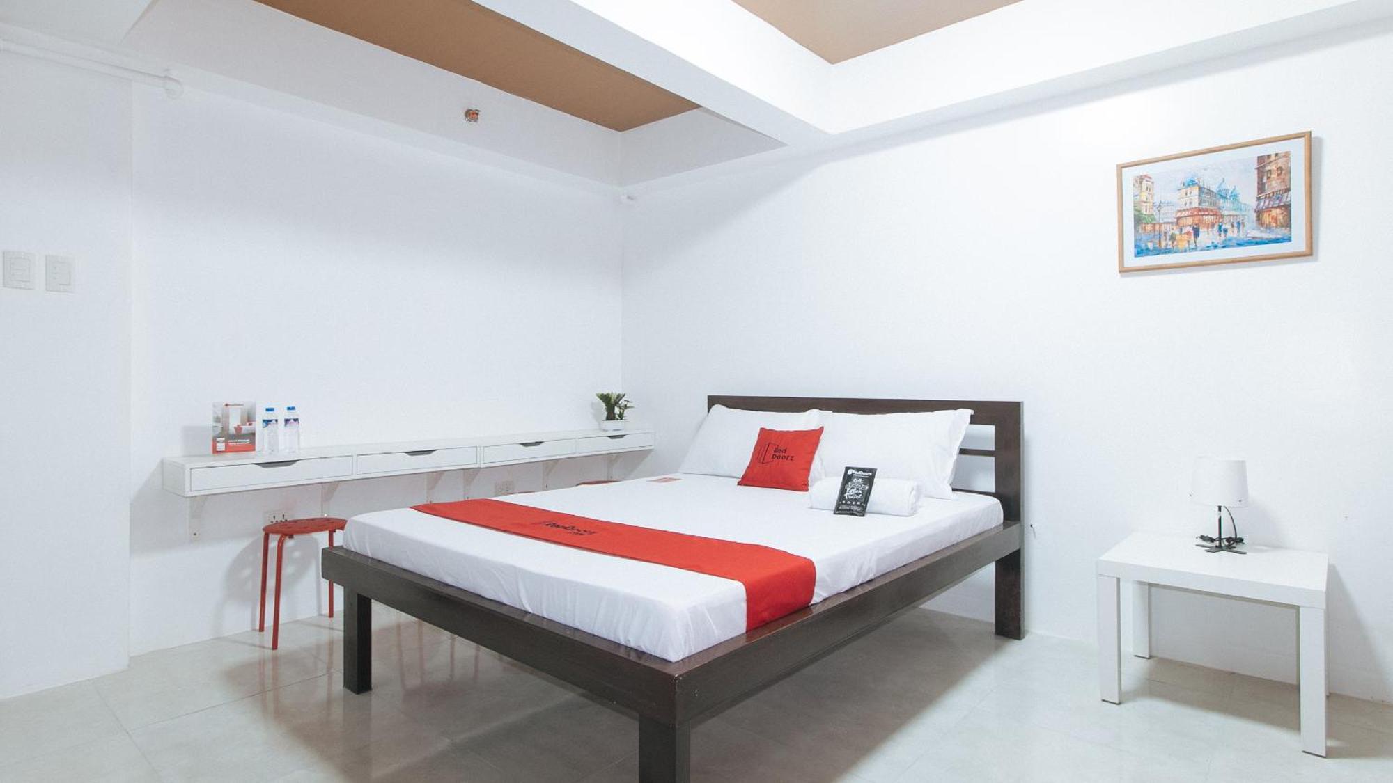 Reddoorz Near Ust Sampaloc *