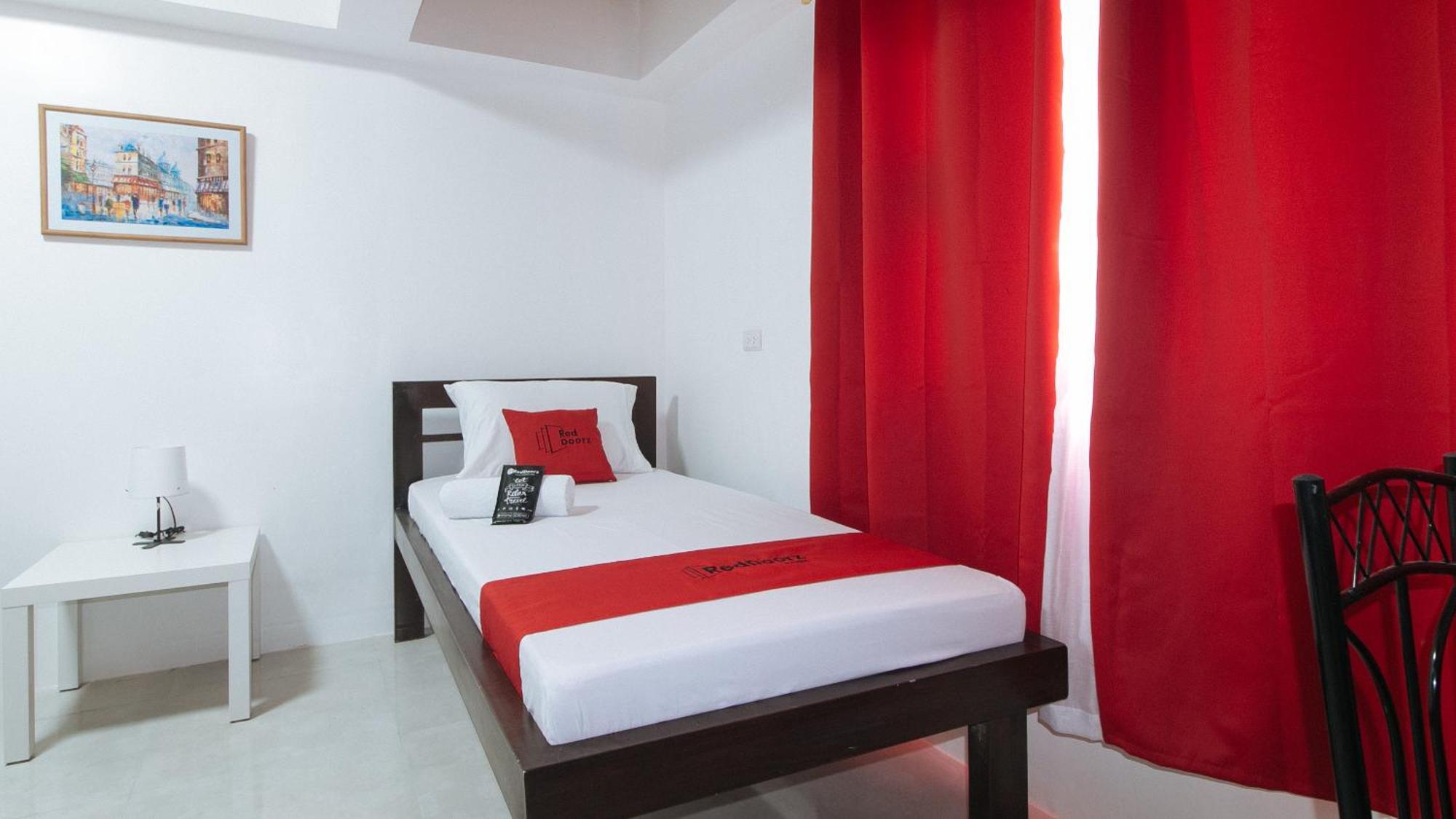 Reddoorz Near Ust Sampaloc Hotel