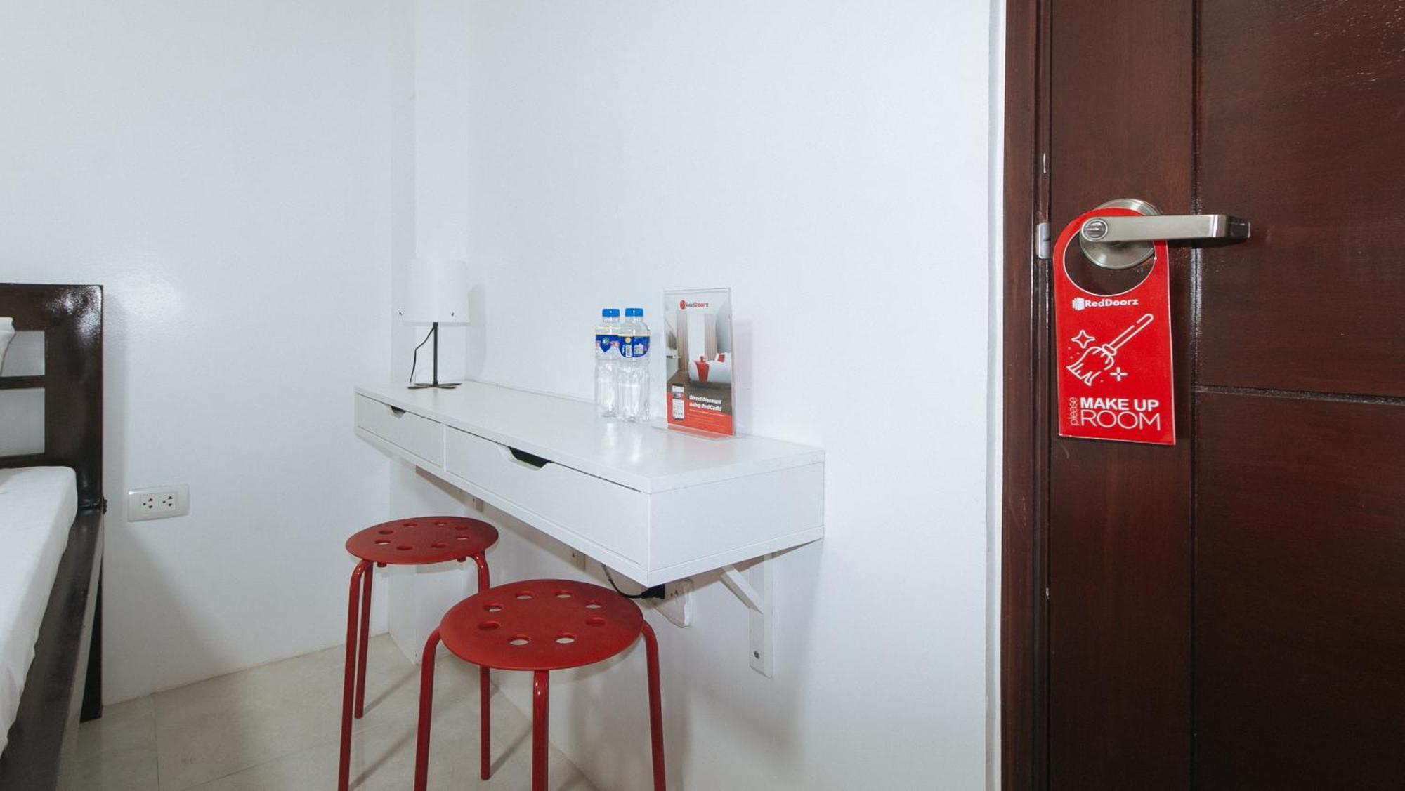 Reddoorz Near Ust Sampaloc * Manila