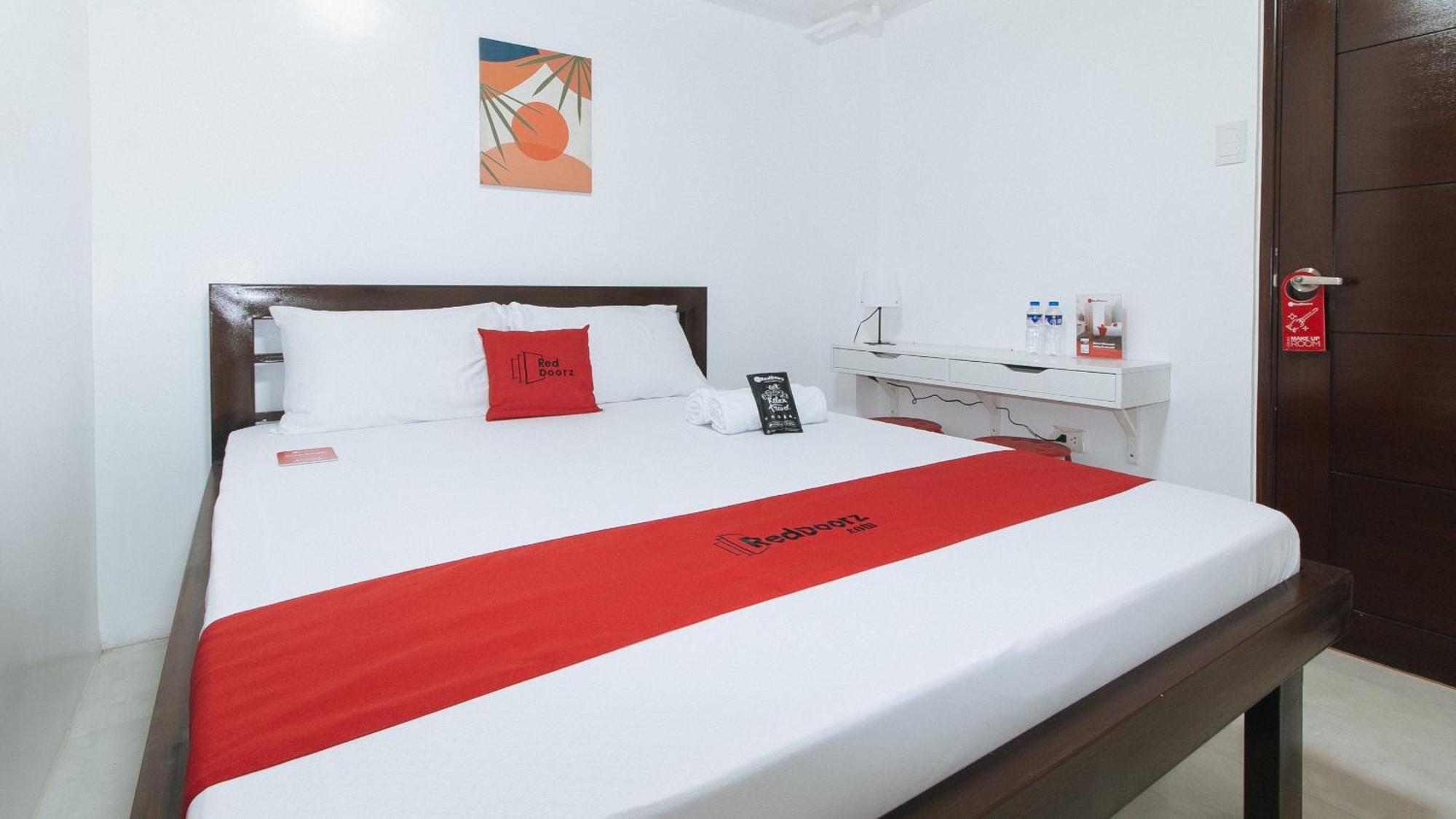 Reddoorz Near Ust Sampaloc Hotel