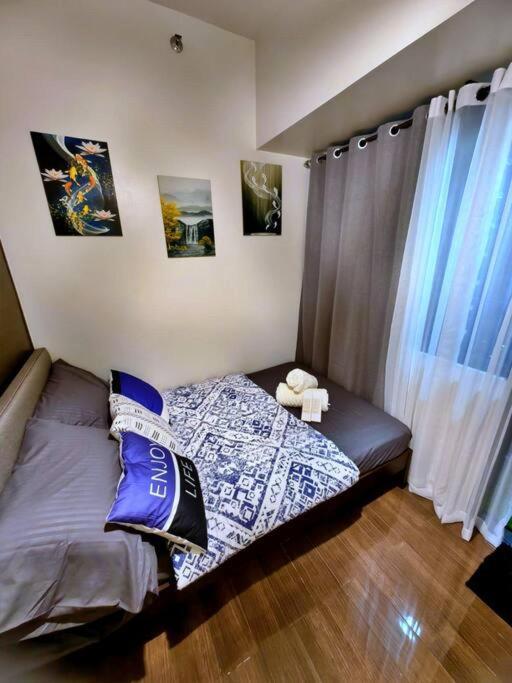 1br Free Parking With Balcony Near Rcbc, Trident, Mmc * Manila