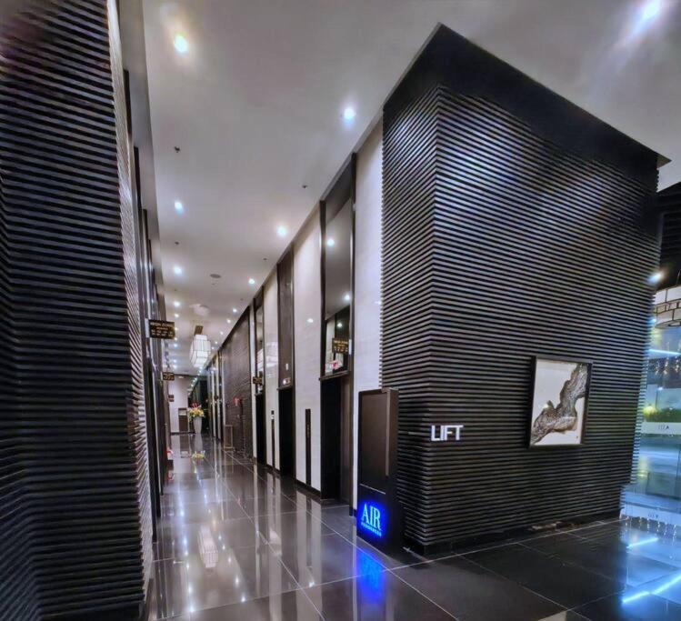 Apartment 1br Free Parking With Balcony Near Rcbc, Trident, Mmc Manila