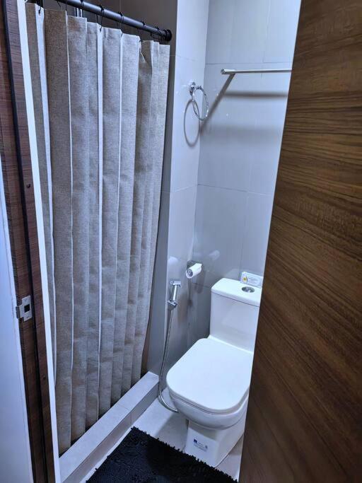 1br Free Parking With Balcony Near Rcbc, Trident, Mmc