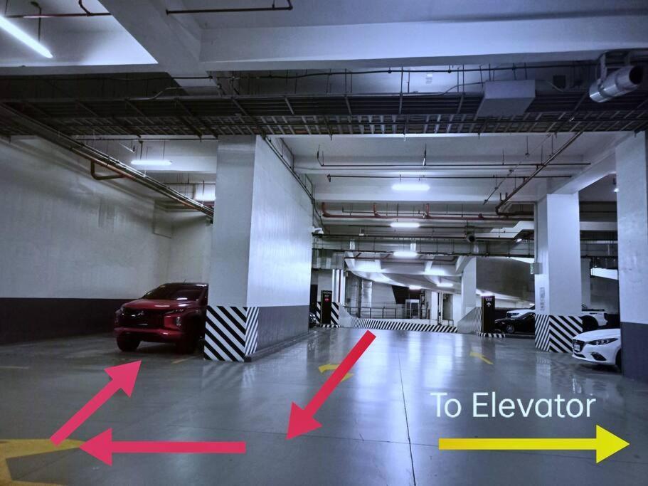 1br Free Parking With Balcony Near Rcbc, Trident, Mmc Manila