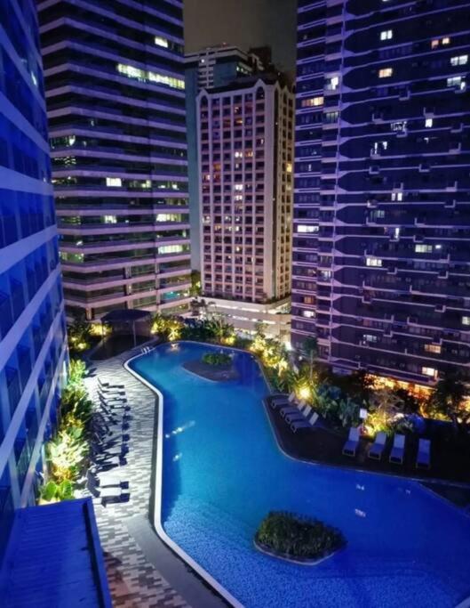 Apartment 1br Free Parking With Balcony Near Rcbc, Trident, Mmc Manila