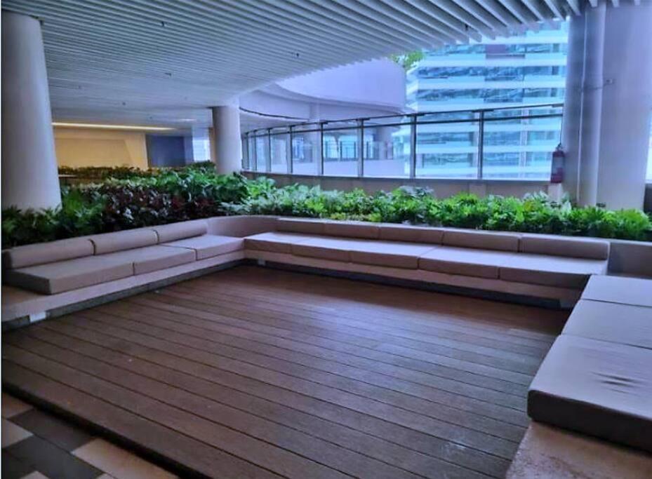 1br Free Parking With Balcony Near Rcbc, Trident, Mmc Manila