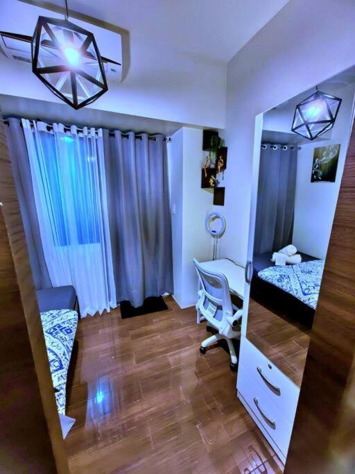 1br Free Parking With Balcony Near Rcbc, Trident, Mmc