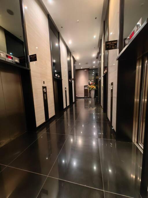 1br Free Parking With Balcony Near Rcbc, Trident, Mmc Apartment *