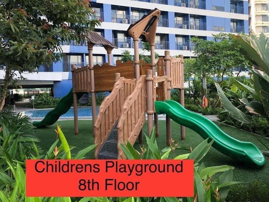 1br Free Parking With Balcony Near Rcbc, Trident, Mmc * Manila
