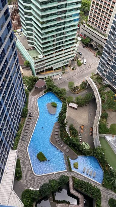 Apartment 1br Free Parking With Balcony Near Rcbc, Trident, Mmc Manila