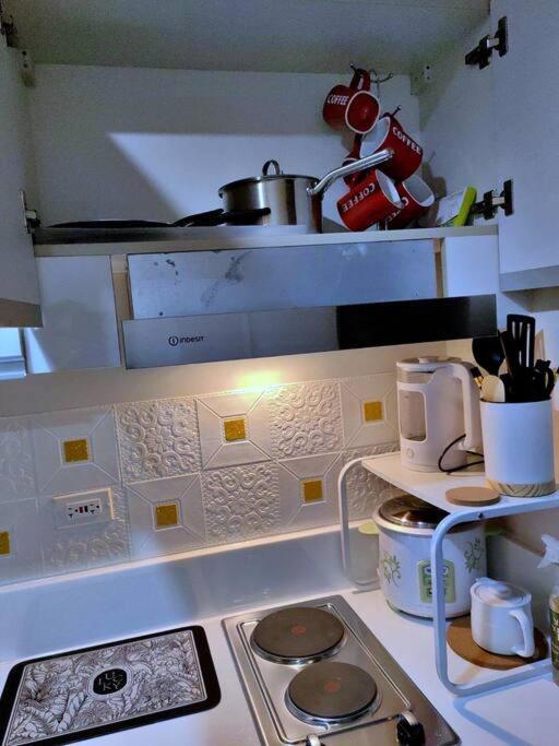 1br Free Parking With Balcony Near Rcbc, Trident, Mmc * Manila