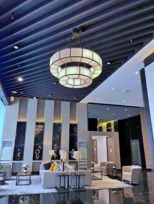 1br Free Parking With Balcony Near Rcbc, Trident, Mmc