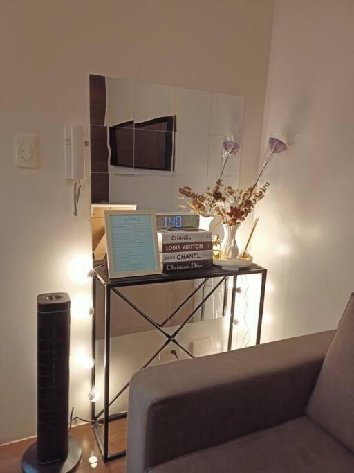 Apartment 1br Free Parking With Balcony Near Rcbc, Trident, Mmc *