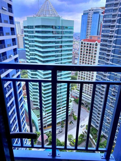 Apartment 1br Free Parking With Balcony Near Rcbc, Trident, Mmc
