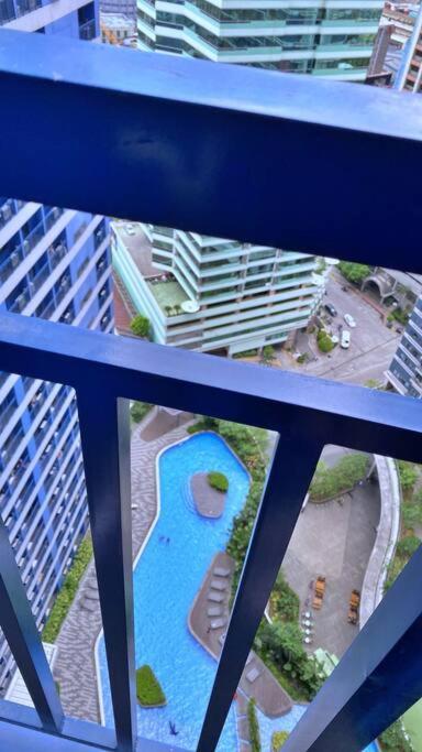 Apartment 1br Free Parking With Balcony Near Rcbc, Trident, Mmc Manila