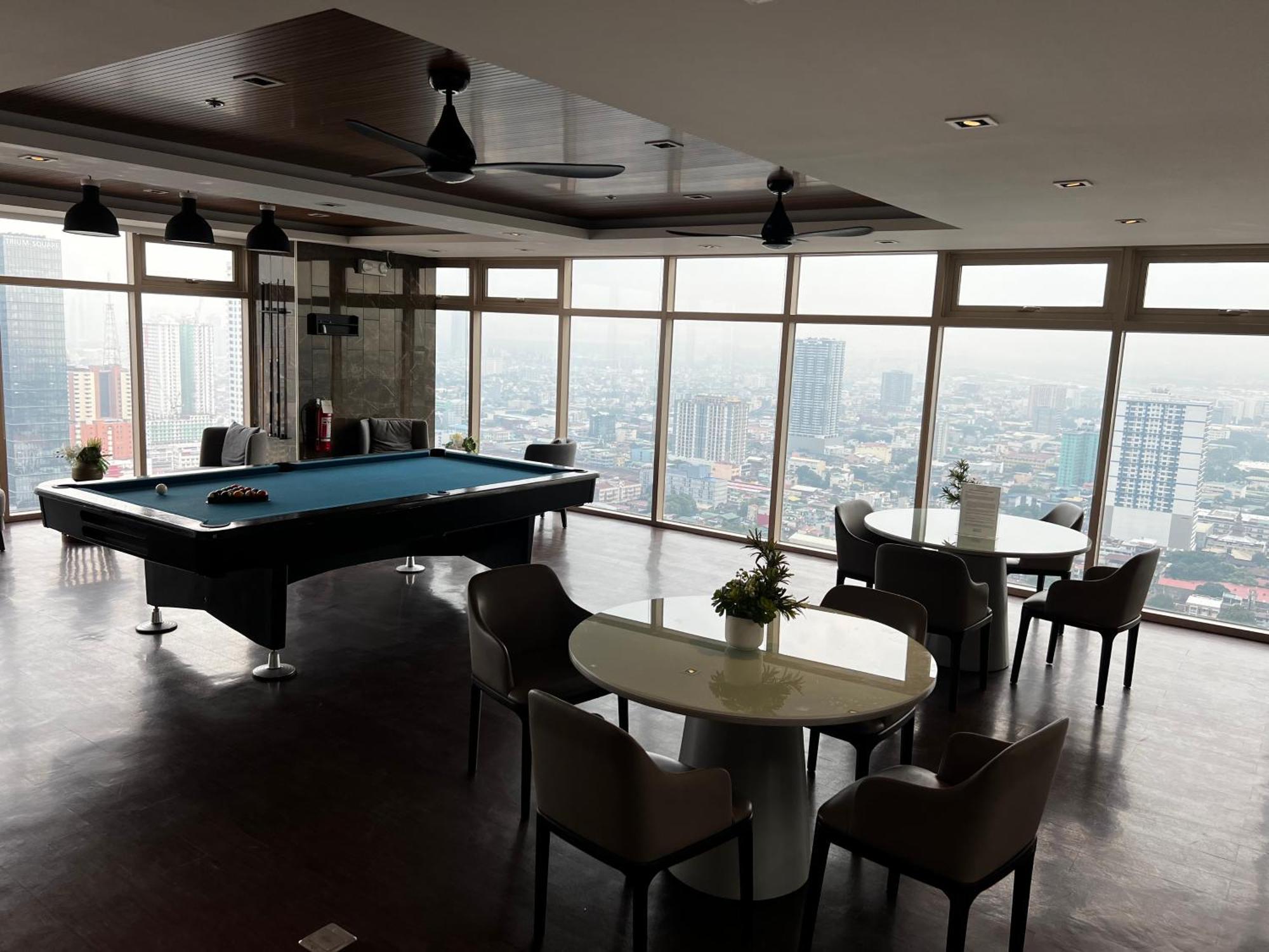 Country-style 1br Family At Coast Residences Apartment Manila