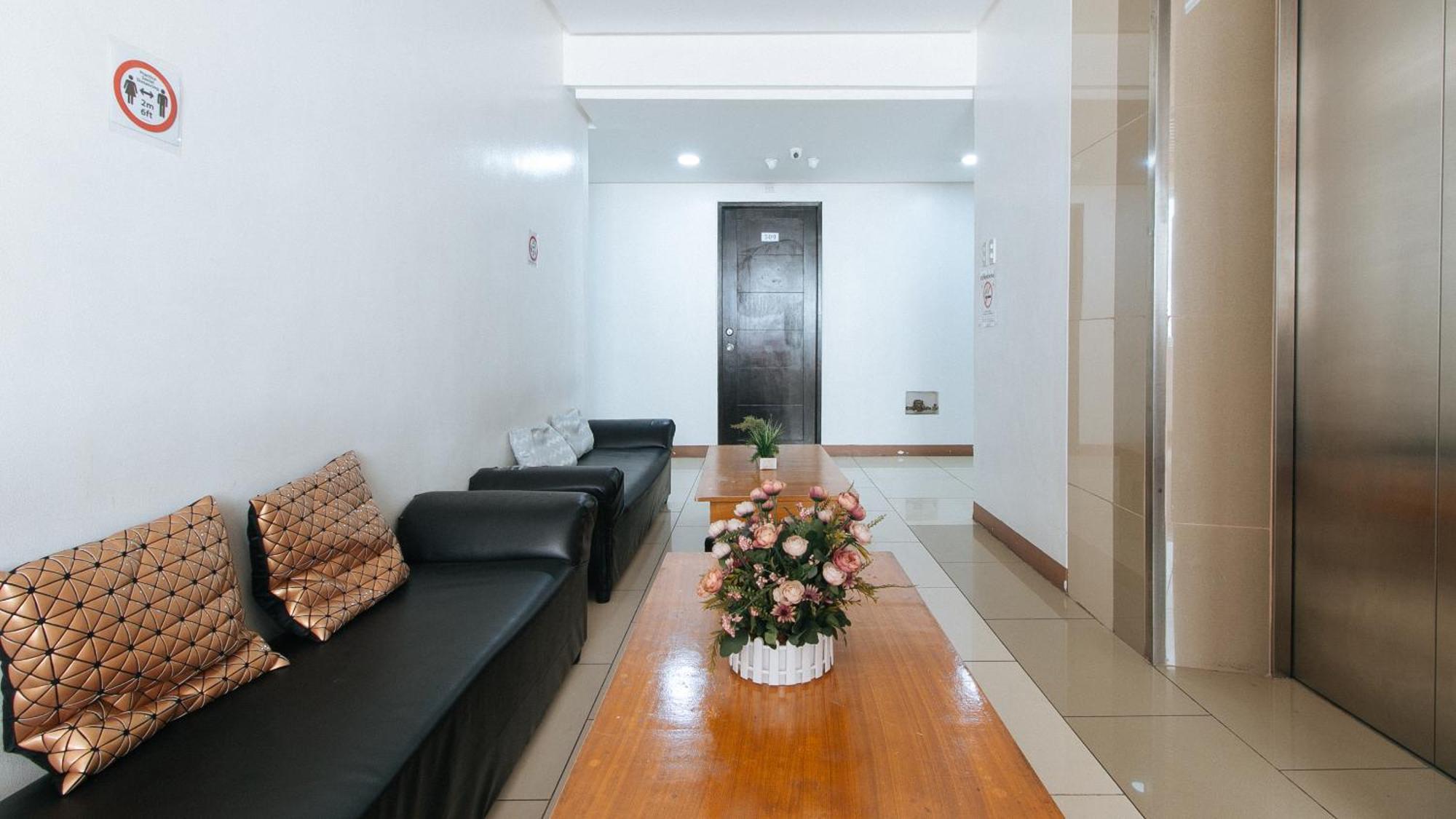 Hotel Reddoorz @ Jardin Lrt Tayuman 2*