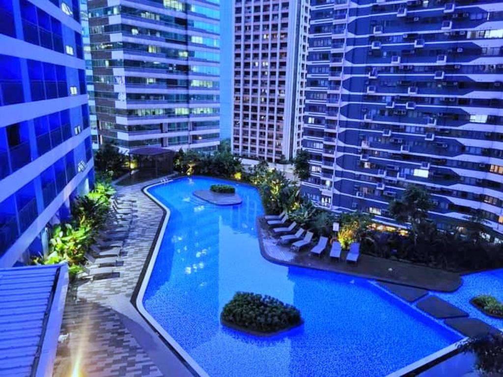Apartment 1br Free Parking With Balcony Near Rcbc, Trident, Mmc Manila