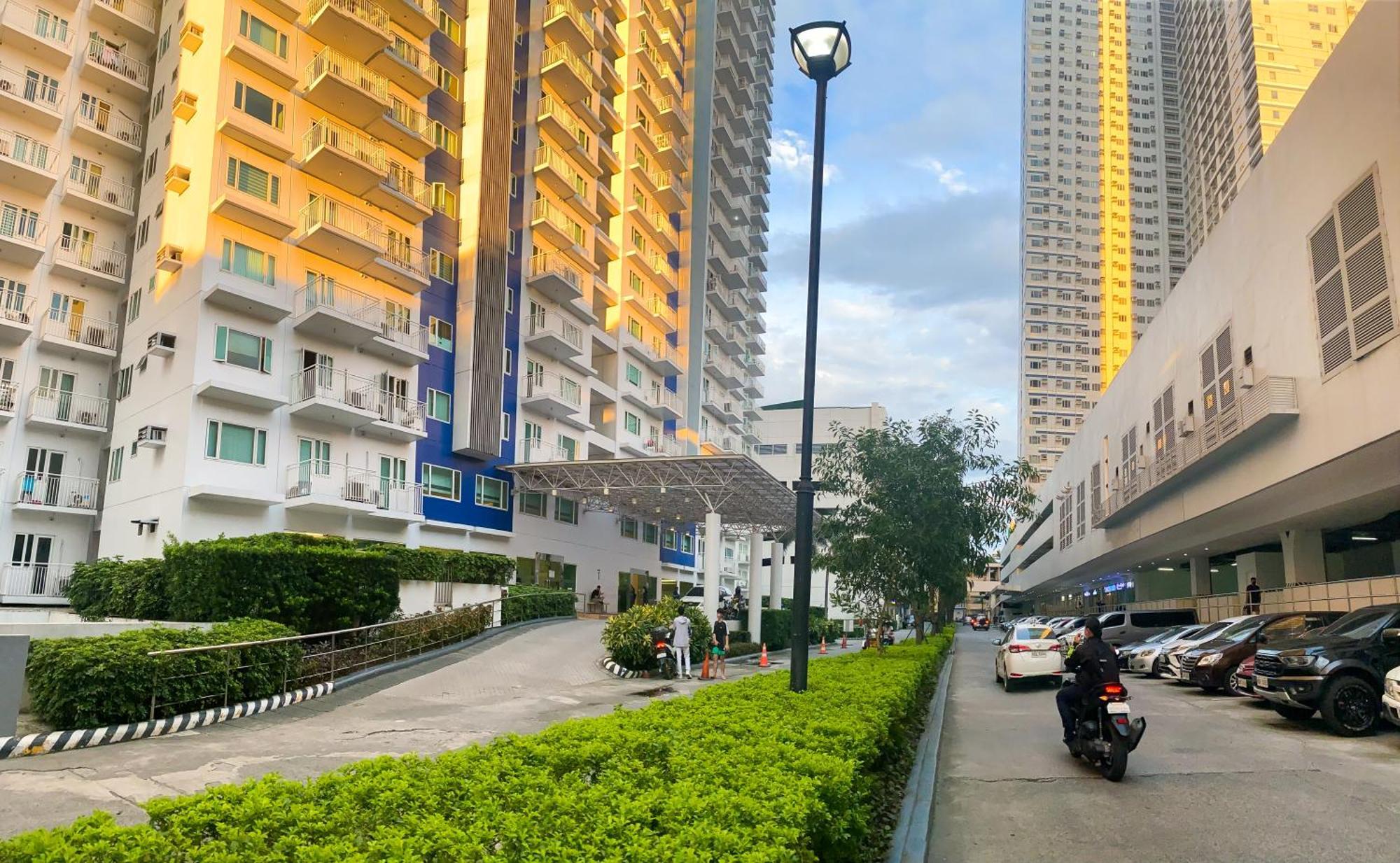 Apartamento 2br Qc Sm Vertis North Edsa For Balikbayan
