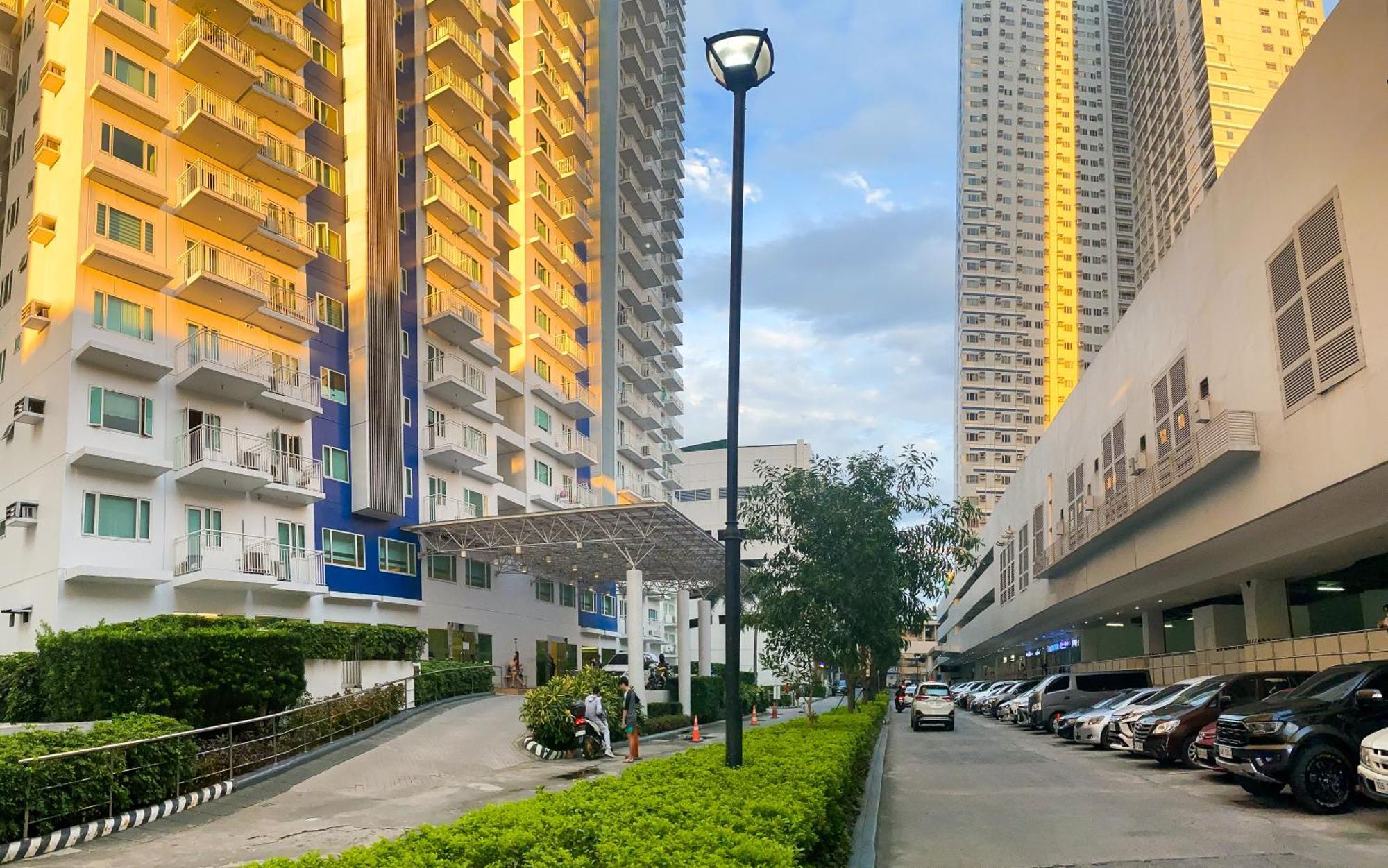 Apartamento 2br Qc Sm Vertis North Edsa For Balikbayan *