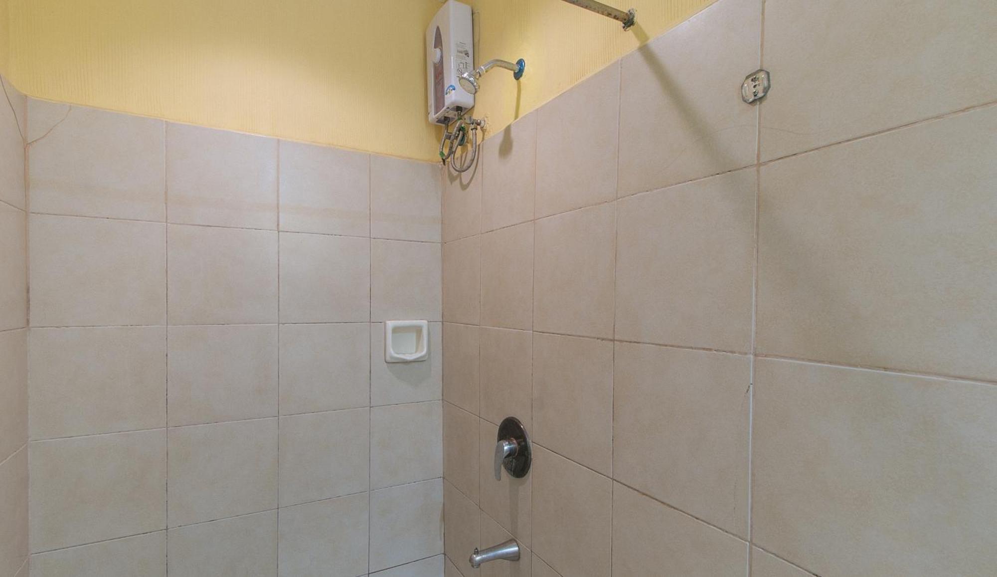 Oyo 902 Comfy Hotel