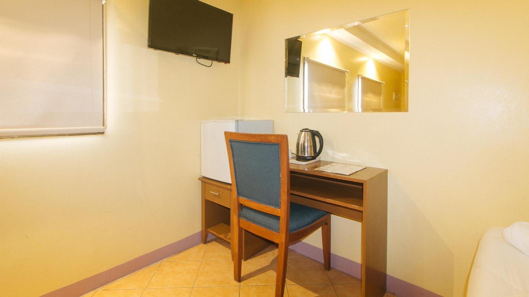 Oyo 902 Comfy 2* Manila