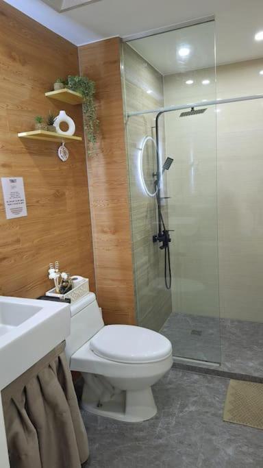 Luxury Bohemian Venice Canal Mall & Bgc Views Apartment *